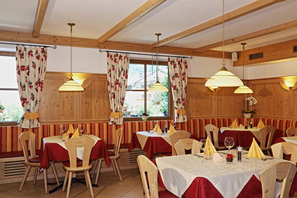 Hotel Olympia Sarentino エクステリア 写真